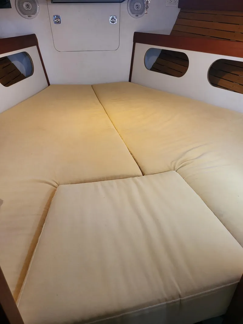 Slide: The Image of V-Berth with Filler Cushion - 29