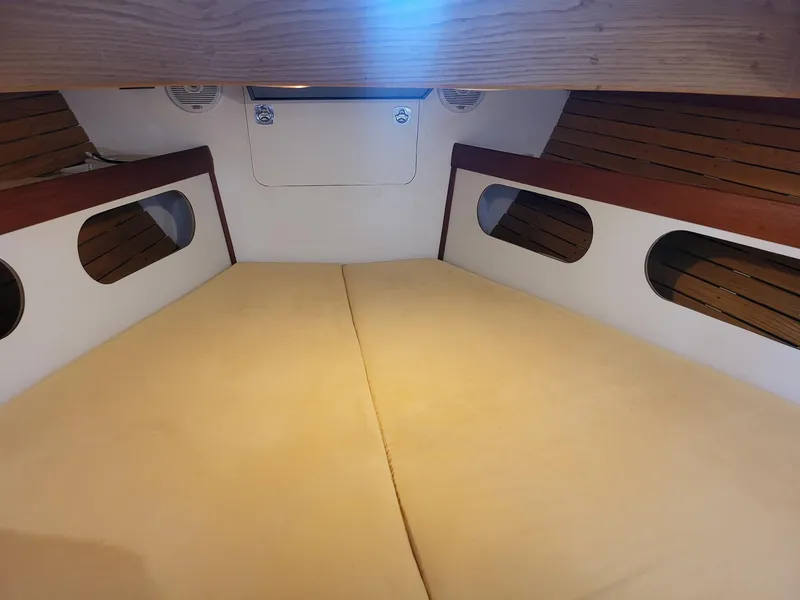 Slide: The Image of Windigo V-Berth - 38