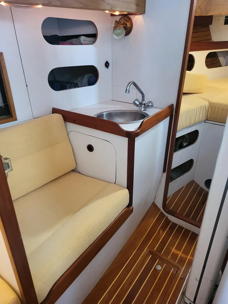 Slide: The Image of Windigo Head Seating & Sink - 70