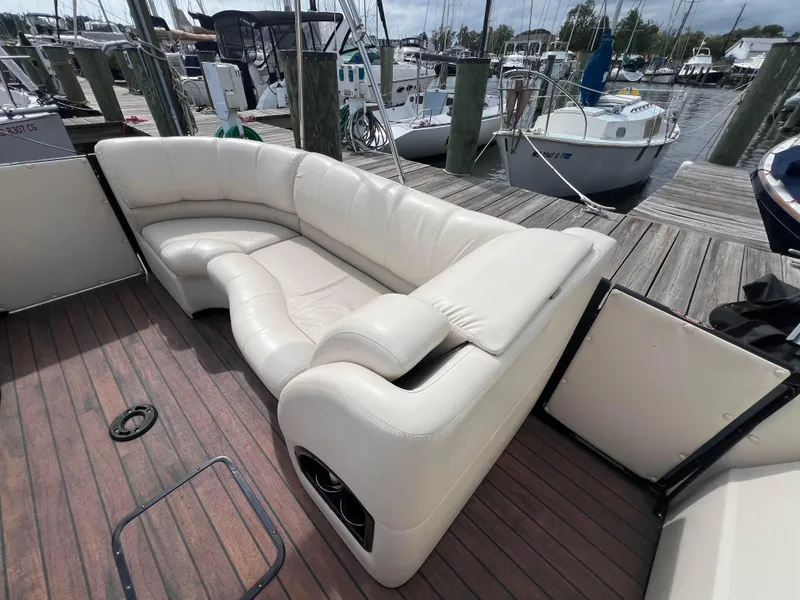 Slide: The Image of Luxurious seating on 2015 Harris FloteBote Grand Mariner SL 250 at marina dock. - 27