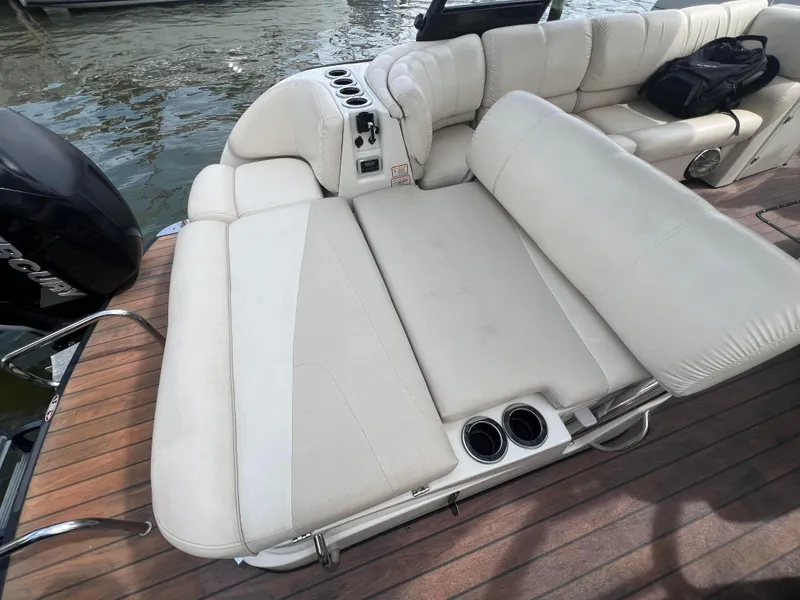 Slide: The Image of 2015 Harris FloteBote Grand Mariner SL 250 with plush seating and cup holders on deck. - 32