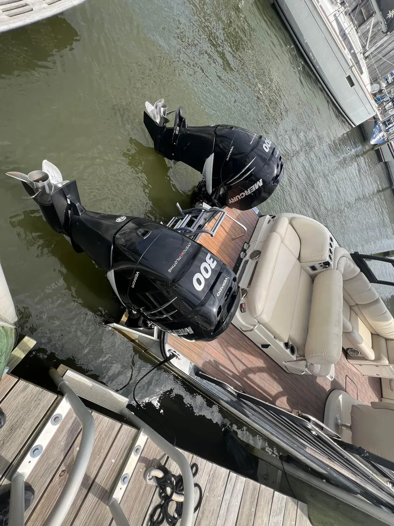 Slide: The Image of 2015 Harris FloteBote Grand Mariner SL 250 with dual Mercury 300 engines docked. - 4