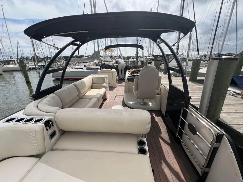 Slide: The Image of 2015 Harris FloteBote Grand Mariner SL 250 pontoon boat at marina dock. - 5