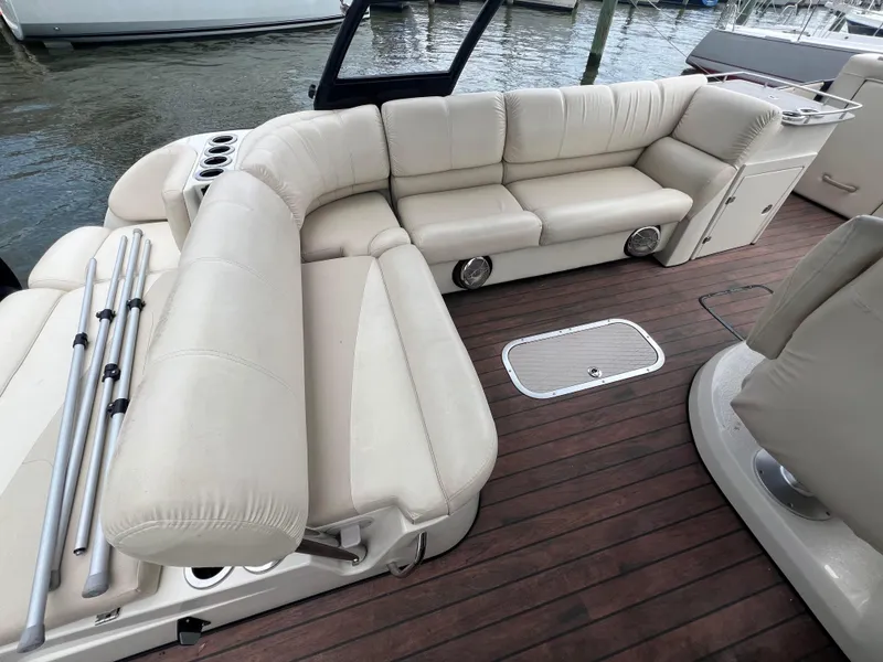 Slide: The Image of Luxurious seating on 2015 Harris FloteBote Grand Mariner SL 250 pontoon boat. - 6