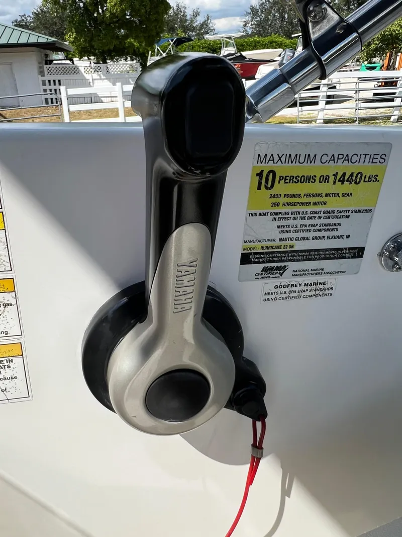 Slide: The Image of 2011 Hurricane SUNDECK SPORT 220 throttle control with capacity label for 10 persons or 1440 lbs. - 14