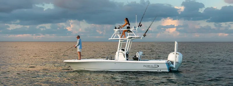 The Image of Robalo 246 Cayman Sky Deck 2026 - 0
