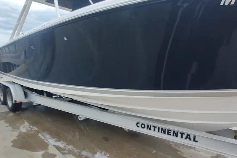 Slide: The Image of 2015 Pursuit S 280 Sport boat on Continental trailer, side view. - 34