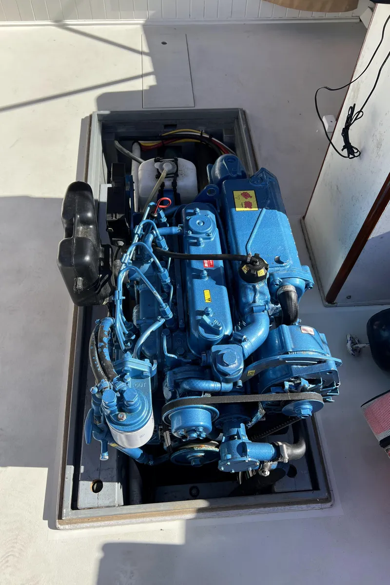 Slide: The Image of 22 ft Hinckley Launch Engine - 10