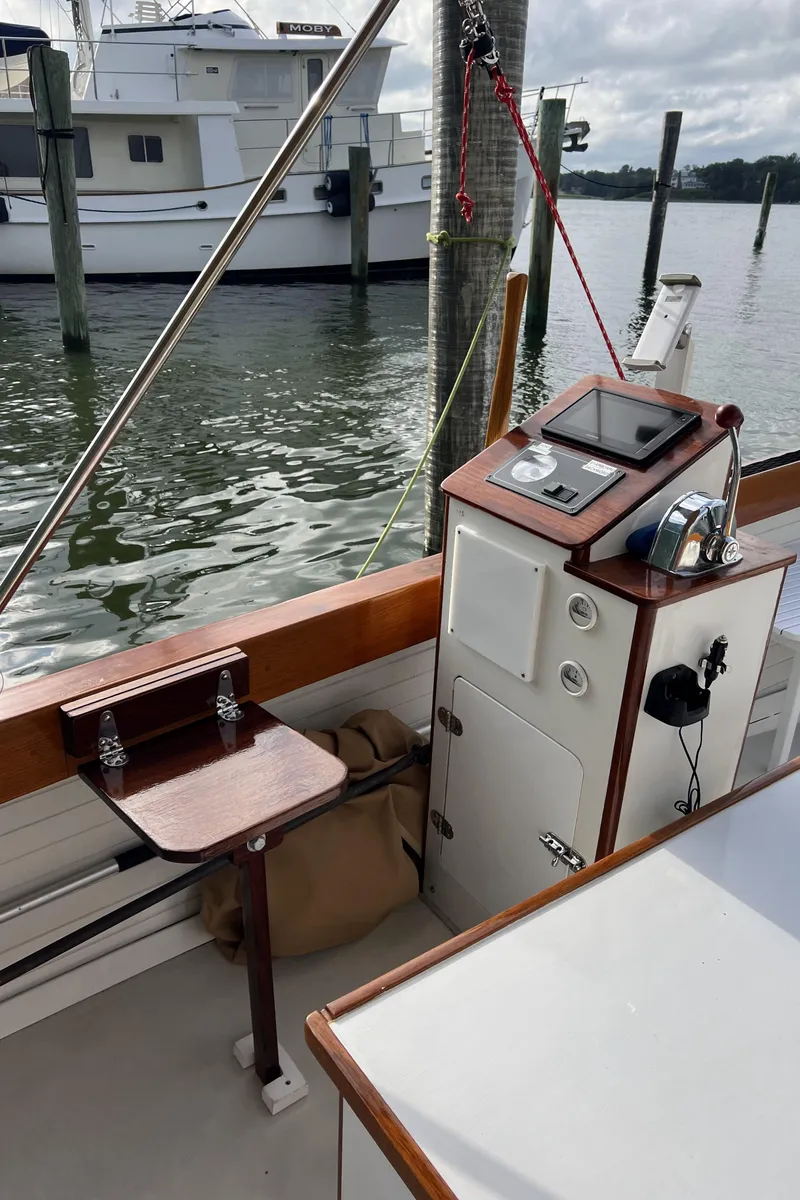 Slide: The Image of 22 ft Hinckley Launch Side Console - 4