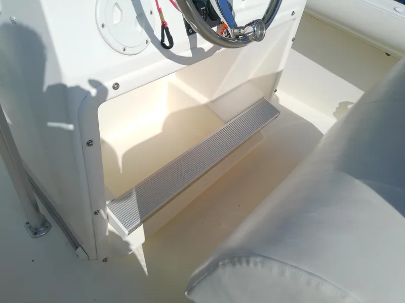 Slide: The Image of Trophy 2503 Center Console 2004 - 52