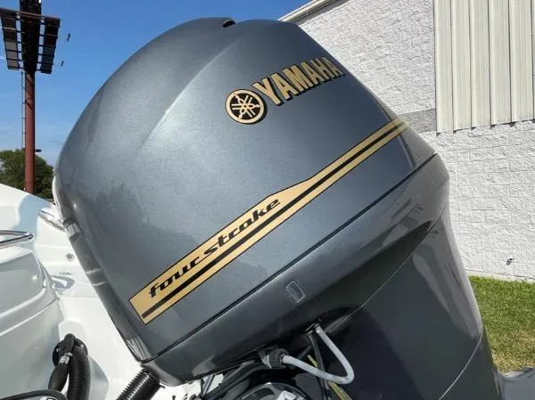 Slide: The Image of Yamaha four-stroke outboard motor on 2014 SouthWind 2200 SD boat. - 10