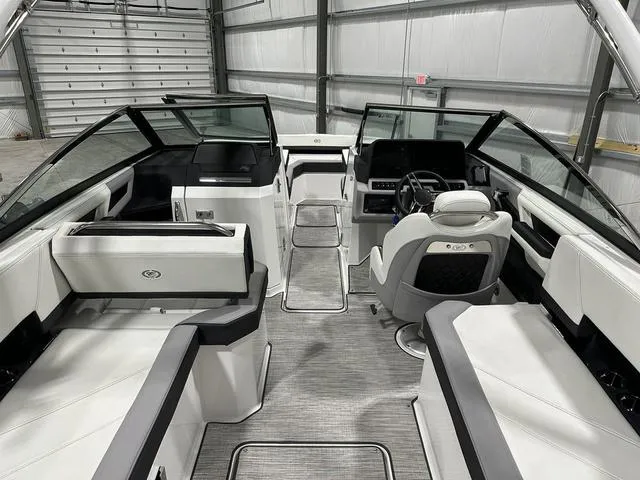 Slide: The Image of Cobalt R6 Outboard 2024 - 11