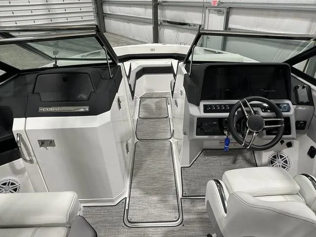 Slide: The Image of Cobalt R6 Outboard 2024 - 12