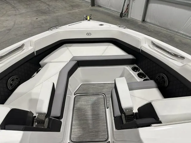 Slide: The Image of Cobalt R6 Outboard 2024 - 13