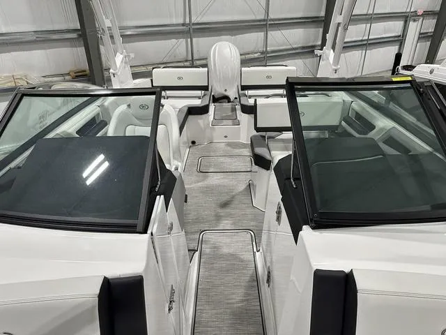 Slide: The Image of Cobalt R6 Outboard 2024 - 14