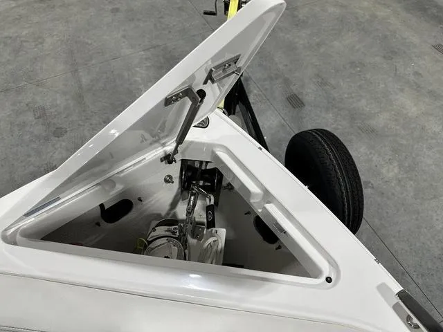 Slide: The Image of Cobalt R6 Outboard 2024 - 18