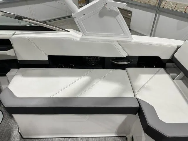 Slide: The Image of Cobalt R6 Outboard 2024 - 19