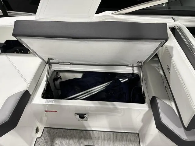 Slide: The Image of Cobalt R6 Outboard 2024 - 21