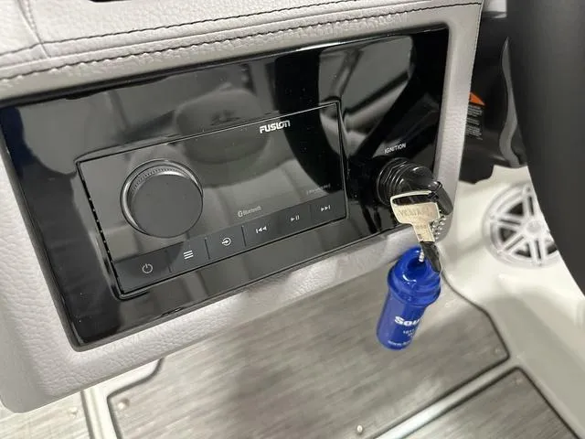 Slide: The Image of Cobalt R6 Outboard 2024 - 27