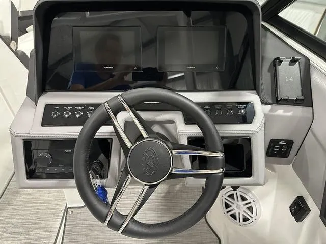 Slide: The Image of Cobalt R6 Outboard 2024 - 28