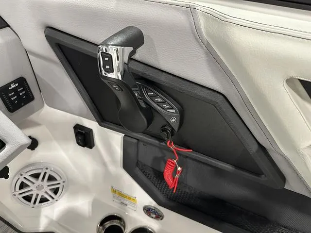 Slide: The Image of Cobalt R6 Outboard 2024 - 29