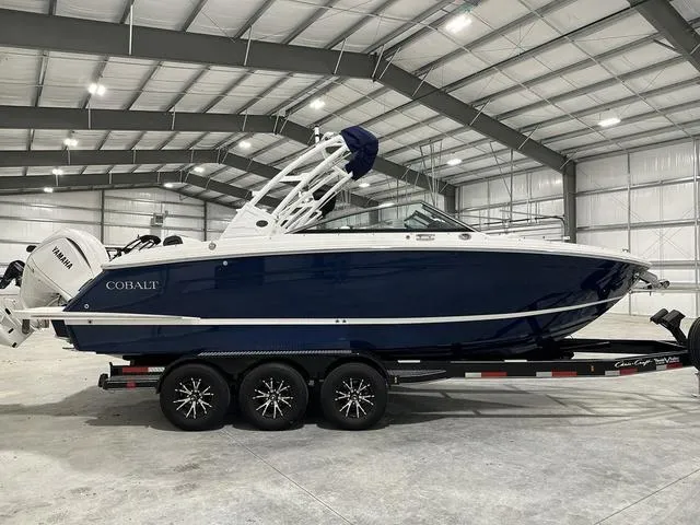 Slide: The Image of Cobalt R6 Outboard 2024 - 3