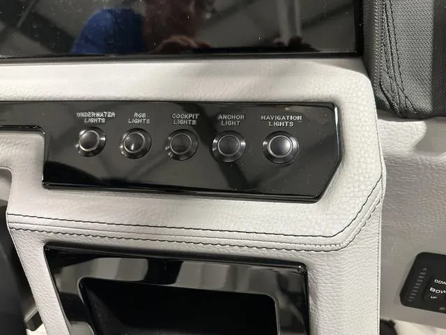 Slide: The Image of Cobalt R6 Outboard 2024 - 31