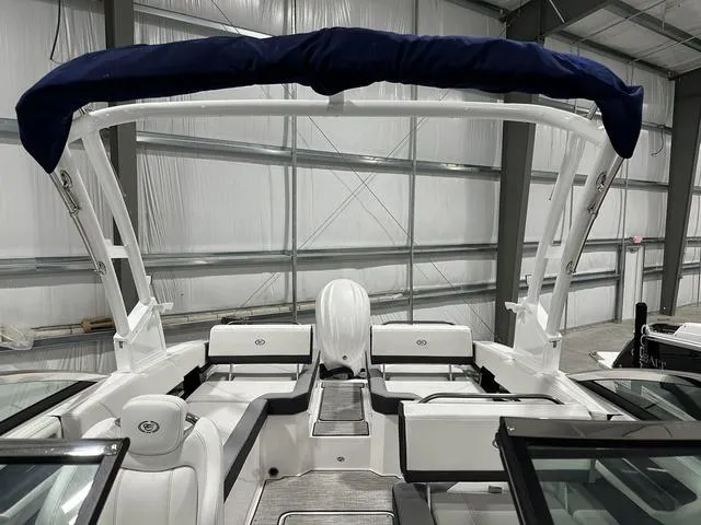 Slide: The Image of Cobalt R6 Outboard 2024 - 37