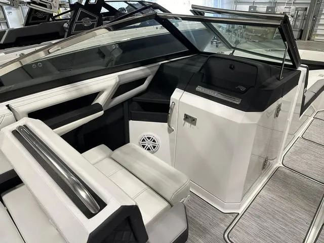 Slide: The Image of Cobalt R8 Outboard 2024 - 13