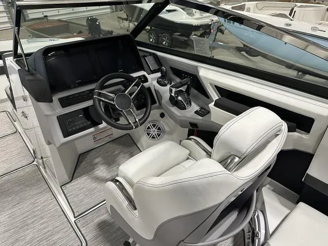 Slide: The Image of Cobalt R8 Outboard 2024 - 14