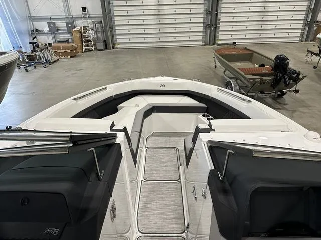 Slide: The Image of Cobalt R8 Outboard 2024 - 15