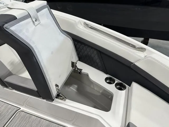 Slide: The Image of Cobalt R8 Outboard 2024 - 19