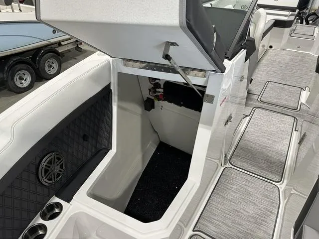 Slide: The Image of Cobalt R8 Outboard 2024 - 20