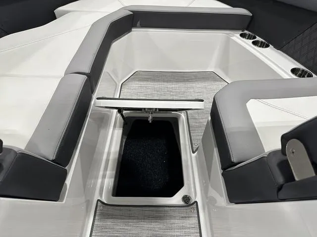 Slide: The Image of Cobalt R8 Outboard 2024 - 23