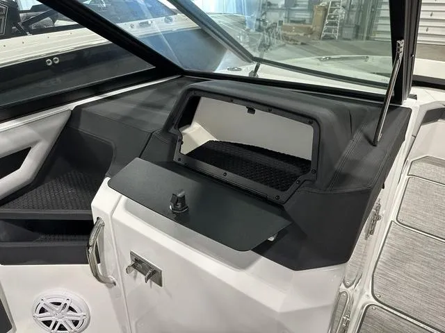 Slide: The Image of Cobalt R8 Outboard 2024 - 26