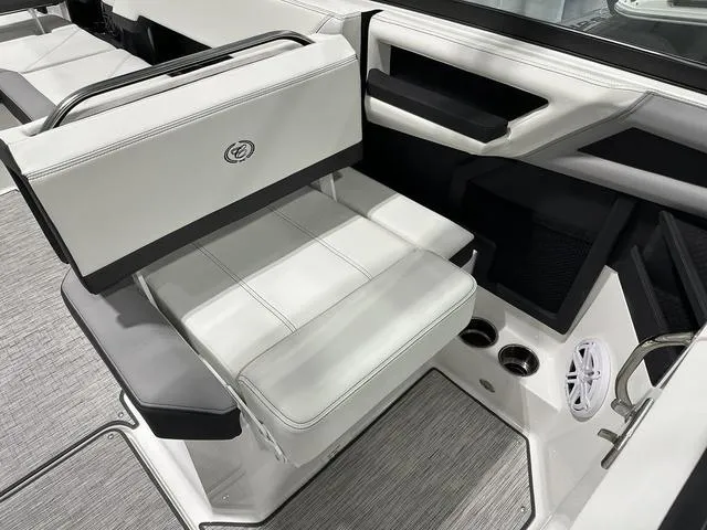 Slide: The Image of Cobalt R8 Outboard 2024 - 29