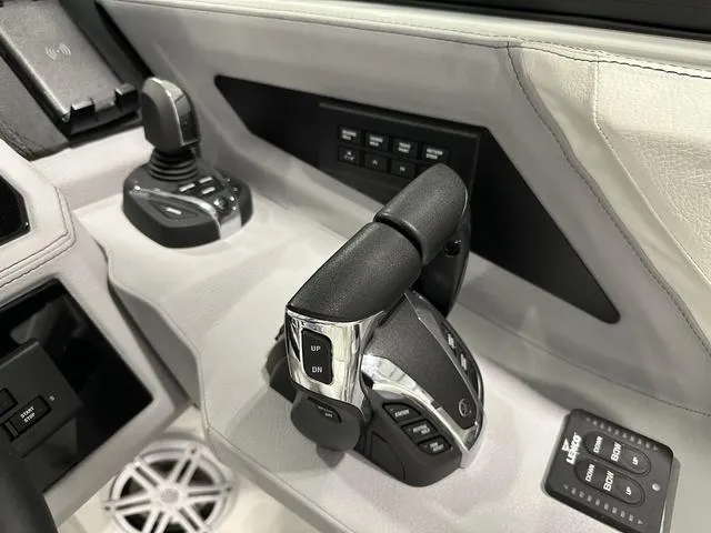 Slide: The Image of Cobalt R8 Outboard 2024 - 33