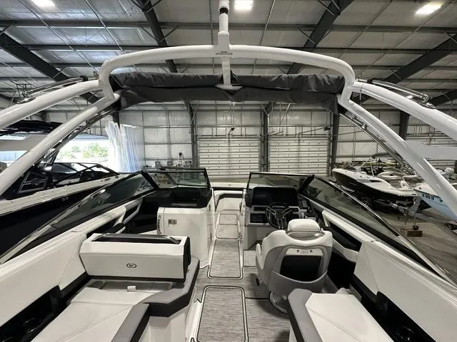 Slide: The Image of Cobalt R8 Outboard 2024 - 40