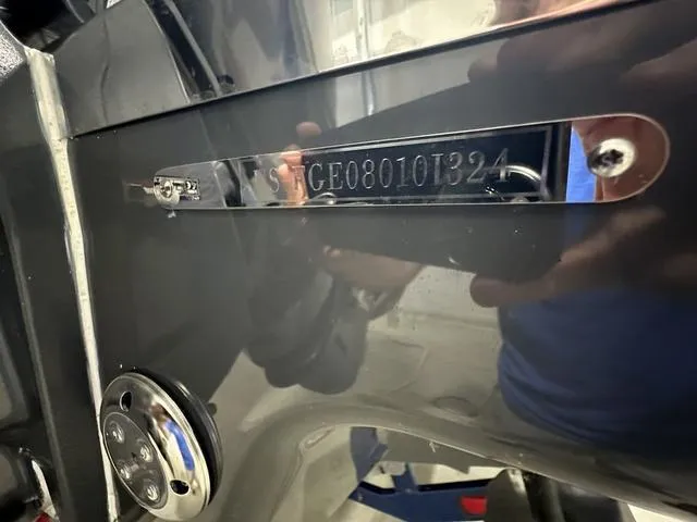 Slide: The Image of Cobalt R8 Outboard 2024 - 7