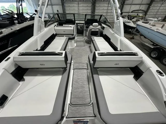 Slide: The Image of Cobalt R8 Outboard 2024 - 9