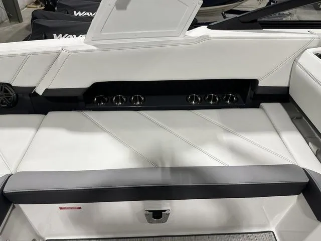 Slide: The Image of Cobalt R8 2024 - 15