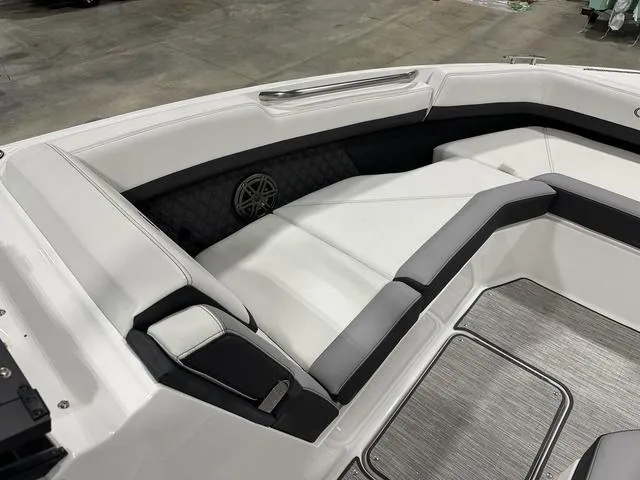 Slide: The Image of Cobalt R8 2024 - 30