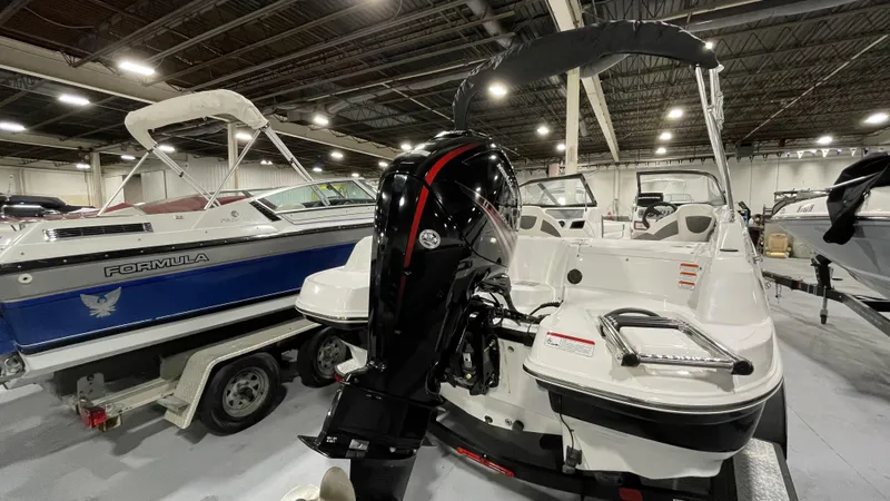 Slide: The Image of Tracker Tahoe 185S 2022 - 11