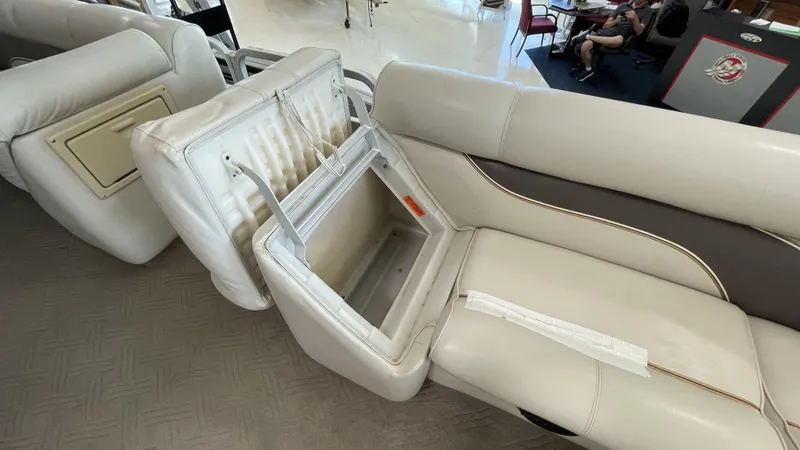 Slide: The Image of Premier LEGEND 225F 2003 - 6