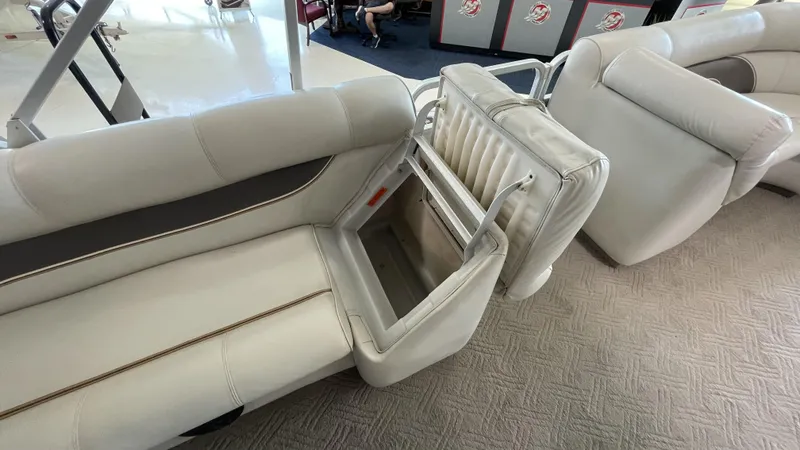 Slide: The Image of Premier LEGEND 225F 2003 - 7