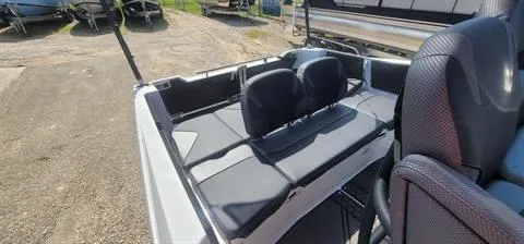 Slide: The Image of Scarab 255 Open LX 2025 - 18