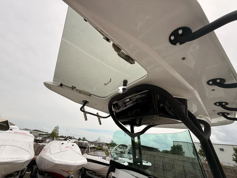 Slide: The Image of Scarab 255 Open LX 2025 - 30