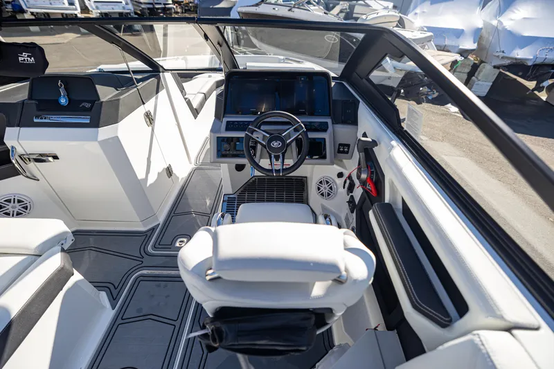 Slide: The Image of Cobalt R8 Surf 2025 - 12