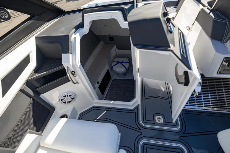 Slide: The Image of Cobalt R8 Surf 2025 - 13