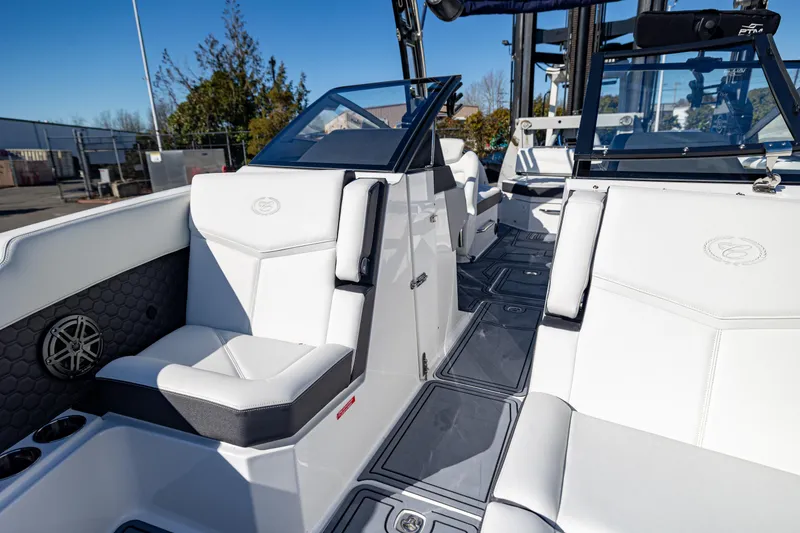 Slide: The Image of Cobalt R8 Surf 2025 - 15